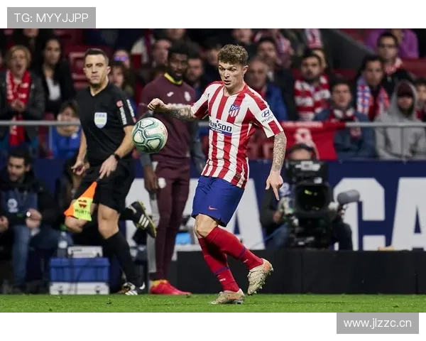 特里皮尔与阿什拉夫：经验型与速度型边卫对比分析