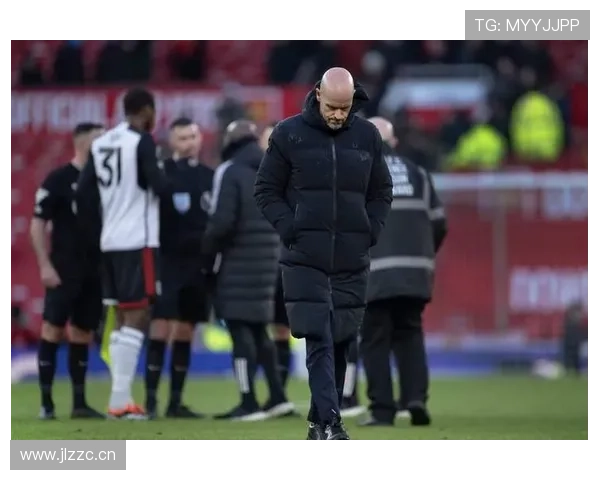 曼联防守体系漏洞频出，近期表现波动，对赛季走势形成制约